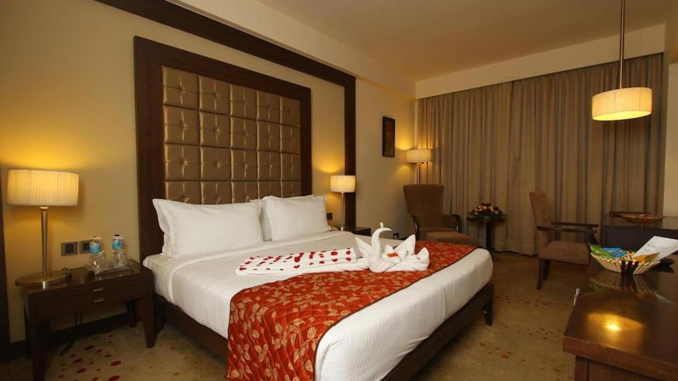 The Sky Imperial, Thaltej Hotell Ahmedabad Exteriör bild